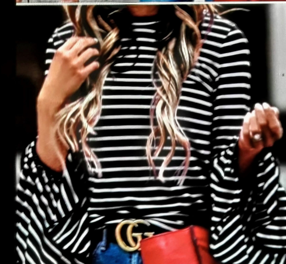 🔥$25 Navy Blue and white Bell sleeve blouse - Picture 2 of 2